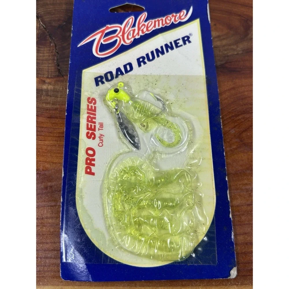 Road Runner Pro Series Curly Tail Jig w/Spinner, 1/8 oz Ringed Dilly Lure Rainbo